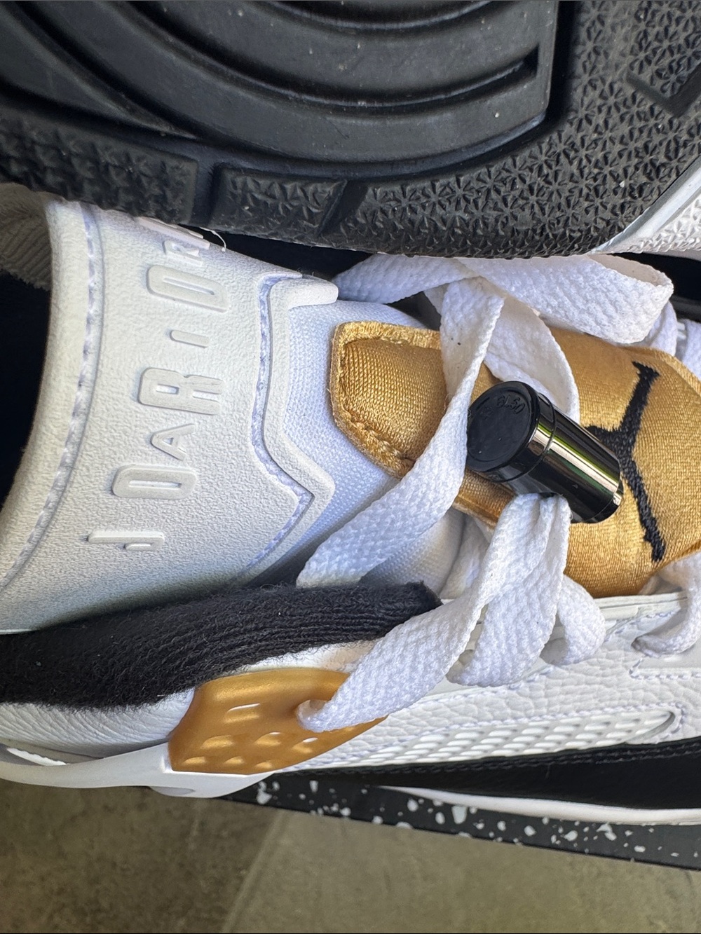 Jordan spizike low Men’s Low-Top Sneakers in White, Black & Gold - Picture 4 of 8